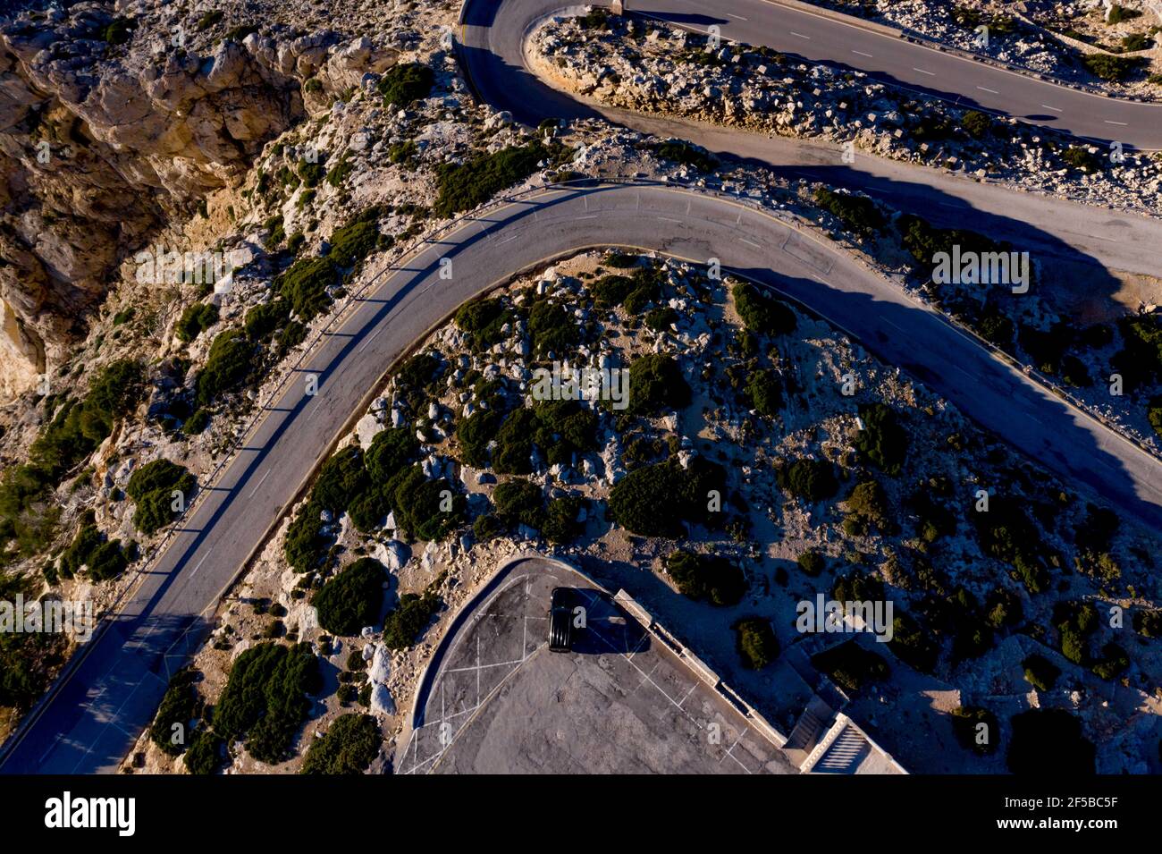 Formentor Road - faro- Tramuntana: Carretera de Formentor hacia el Faro- Acantilados y punto mas alto de la Sierra de Tramuntana Foto Stock