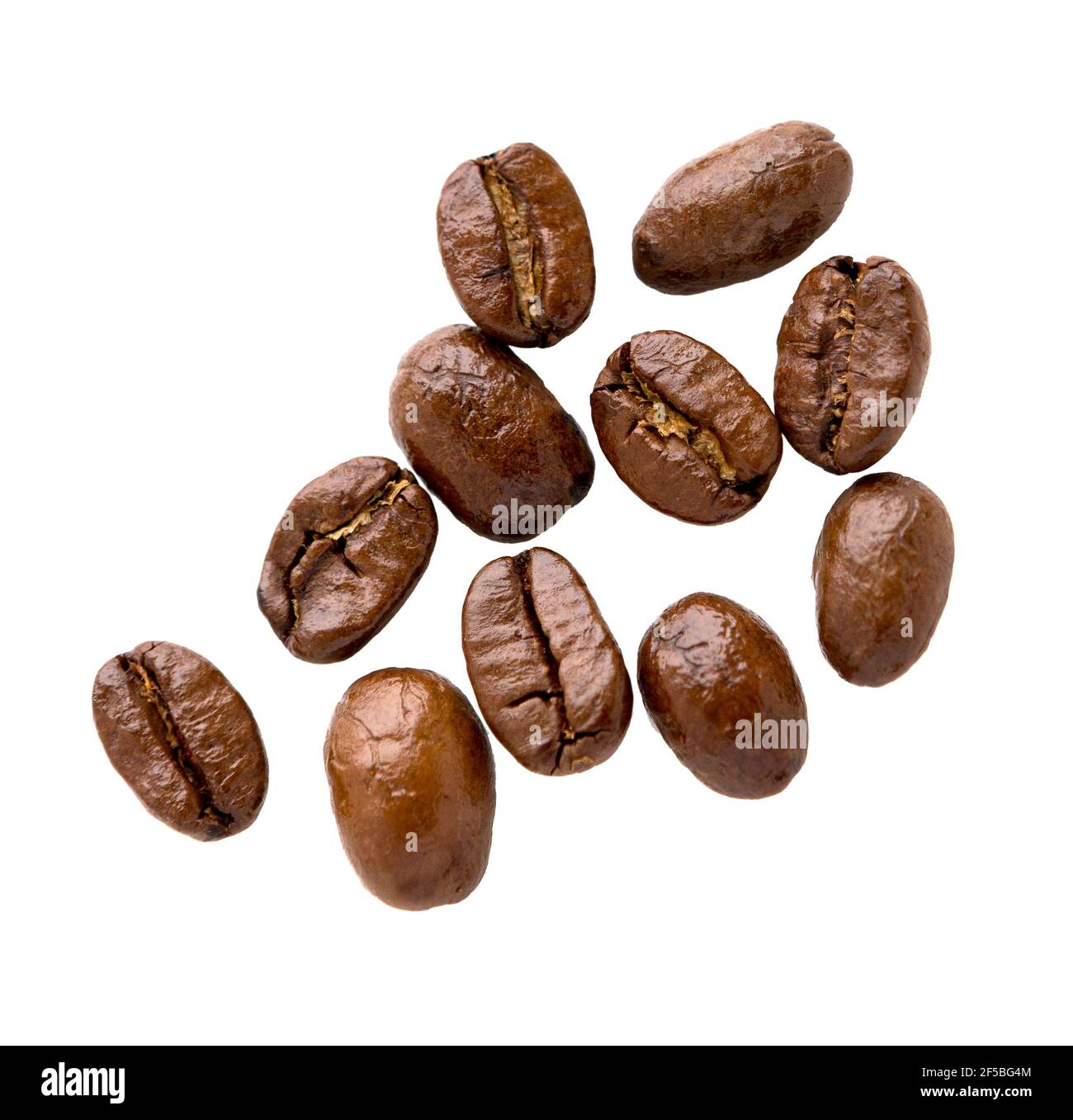 Chicchi di caffè. Chicchi di caffè arrosto isolati su sfondo bianco, vista dall'alto Foto Stock
