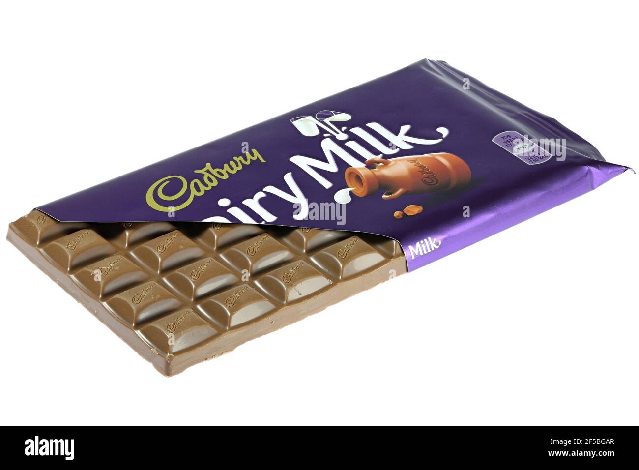 Cioccolato al latte Cadbury Dairy isolato su sfondo bianco Foto Stock Cioccolato al latte Cadbury Dairy isolato su sfondo bianco Foto Stock