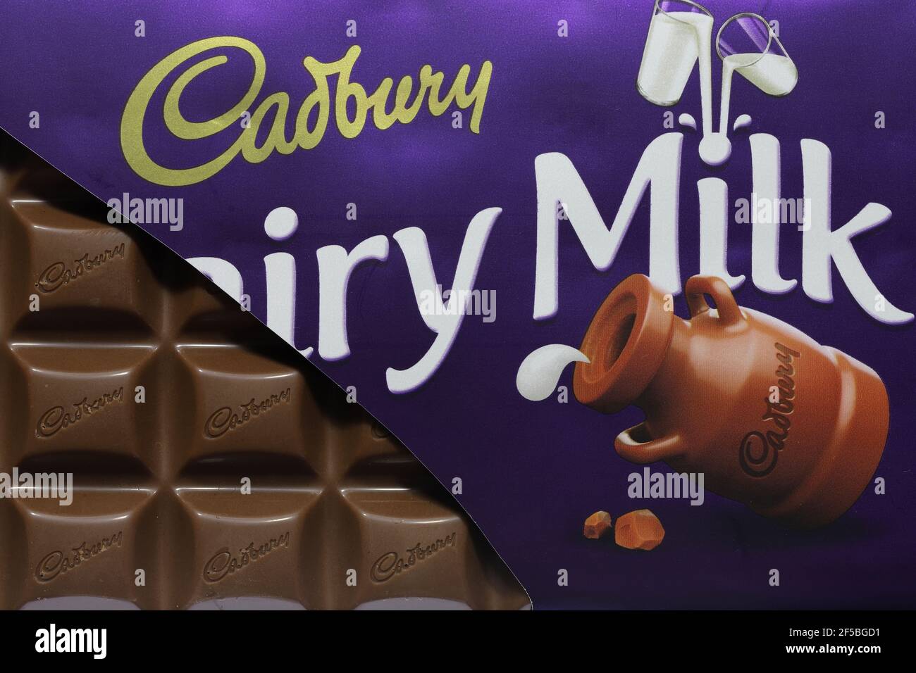 Barretta di cioccolato al latte Cadbury Dairy Foto Stock