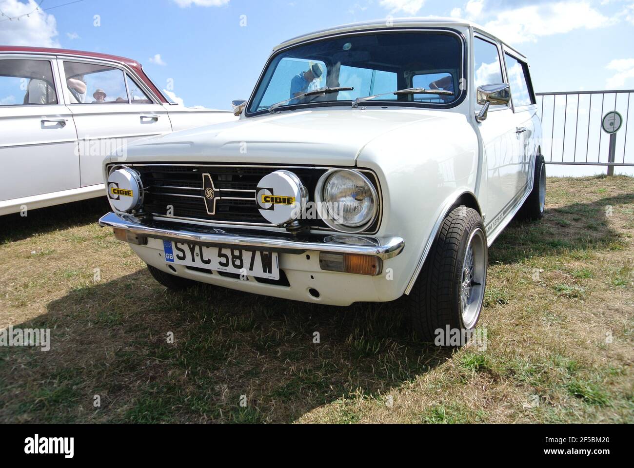 Un 1980 Austin Mini 1275 GT ha parcheggiato in mostra alla mostra di auto classiche della Riviera Inglese, Paignton, Devon, Inghilterra, UK. Foto Stock