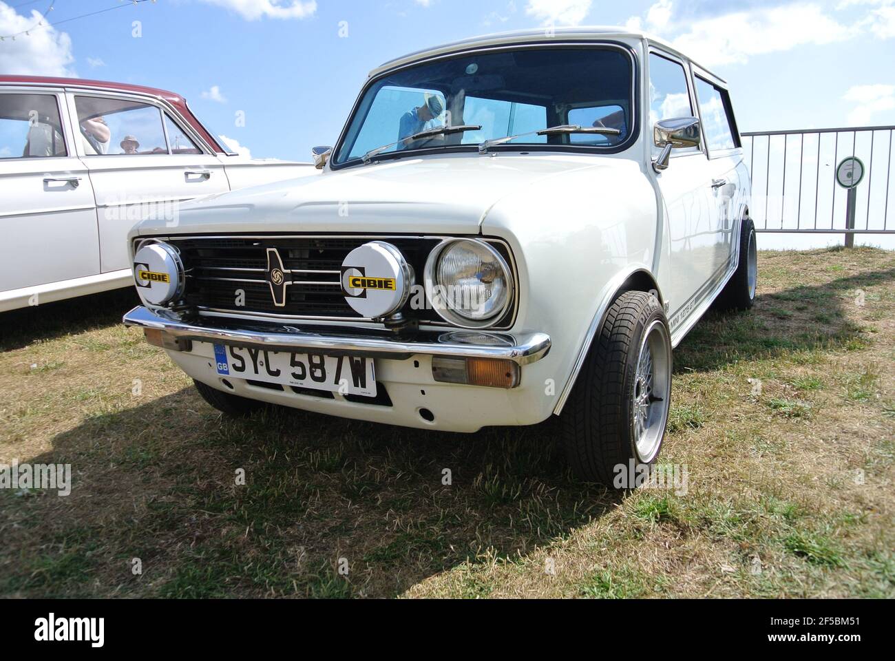 Un 1980 Austin Mini 1275 GT ha parcheggiato in mostra alla mostra di auto classiche della Riviera Inglese, Paignton, Devon, Inghilterra, UK. Foto Stock