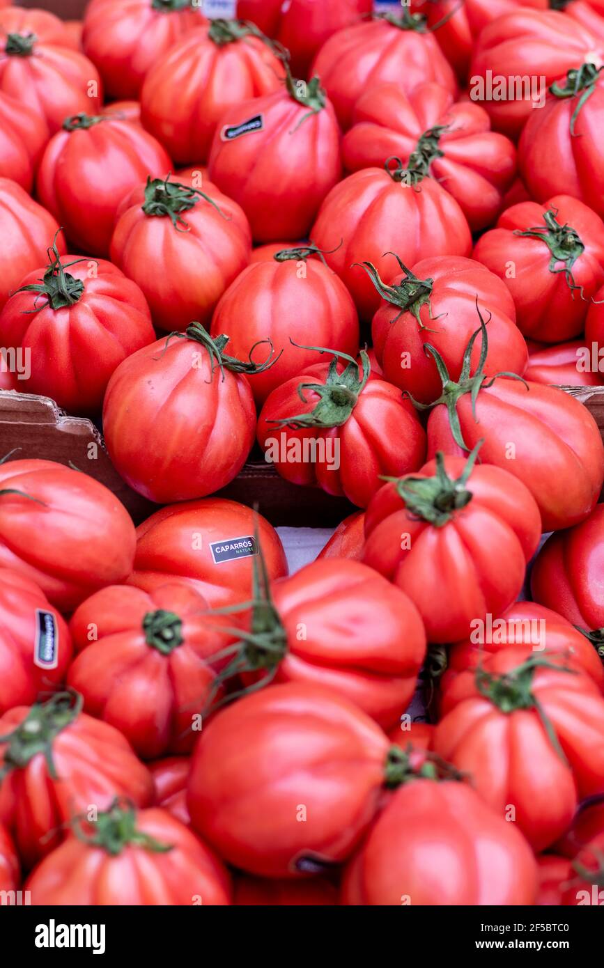 VIC mercato settimanale, prodotti freschi e biologici, pomodori, Barcellona, Catalogna, Spagna. Foto Stock