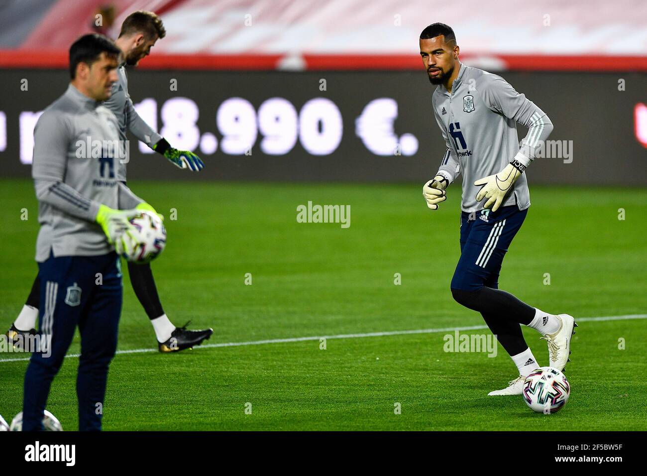 GRANADA, SPAGNA - MARZO 25: Robert Sanchez di Spagna durante la Coppa del mondo FIFA 2022 Qatar Qualiifier match tra Spagna e Grecia a Estadio Municipal Foto Stock