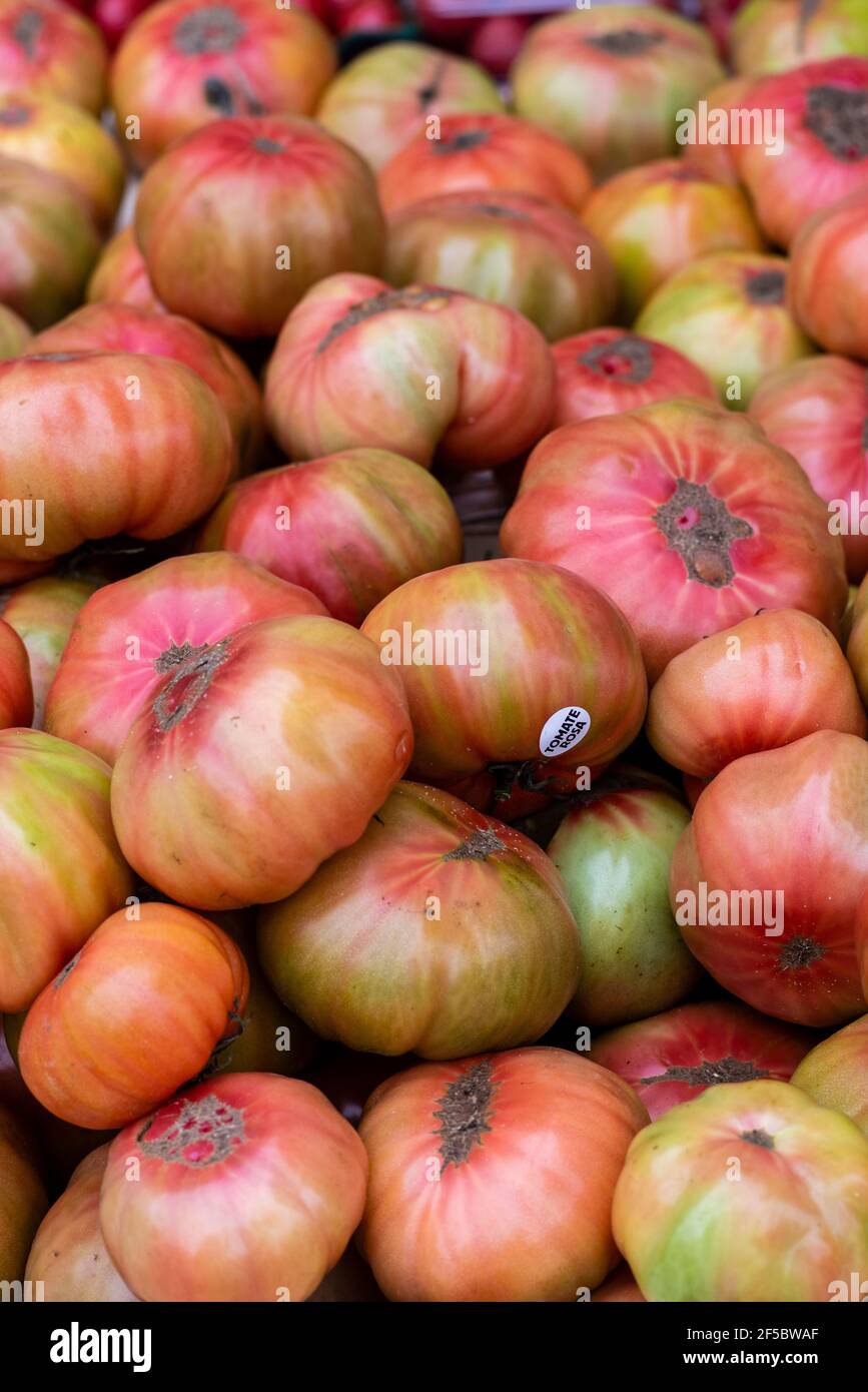 VIC mercato settimanale, prodotti freschi e biologici, pomodori, Barcellona, Catalogna, Spagna. Foto Stock