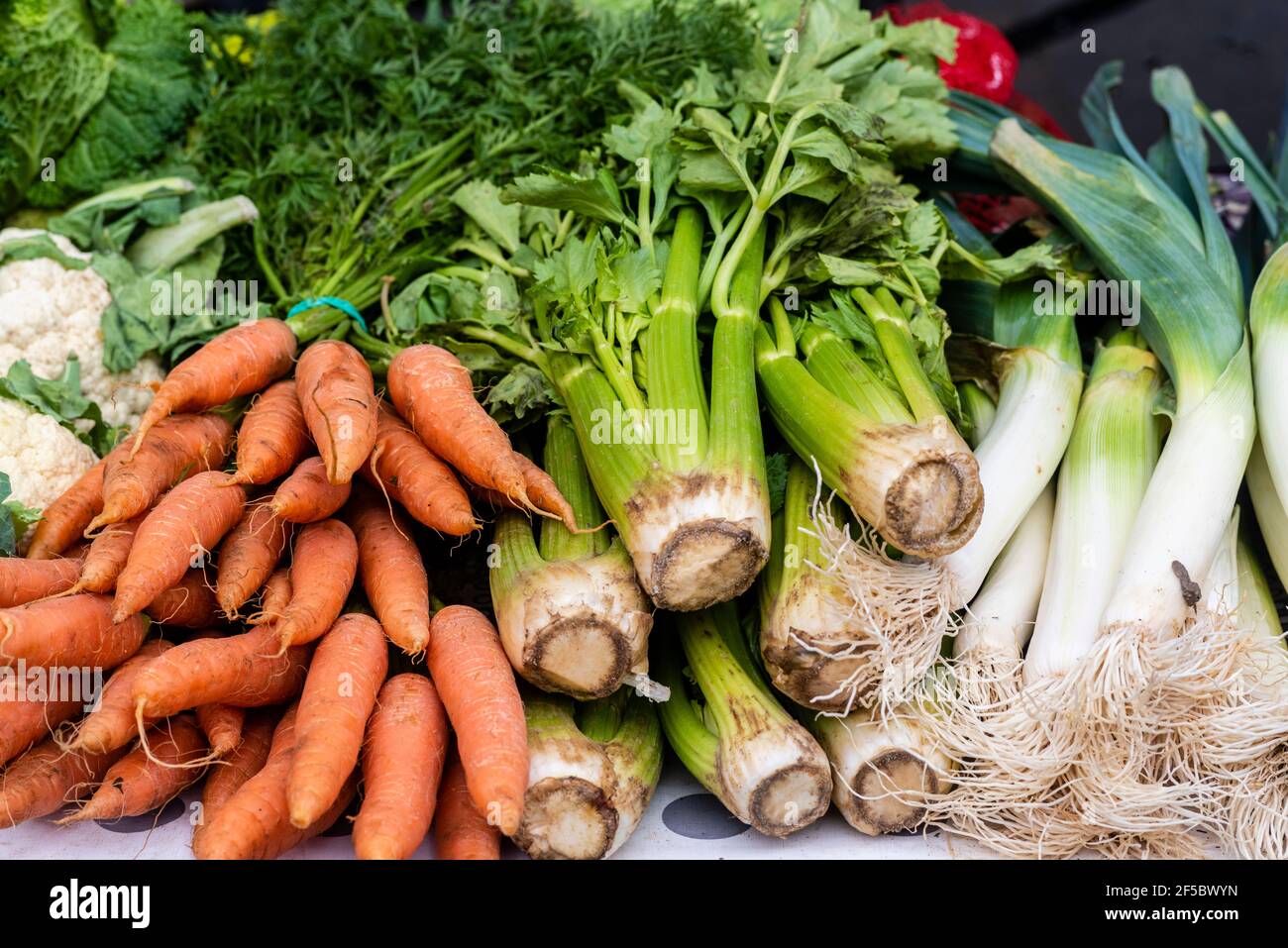 VIC mercato settimanale, prodotti freschi e biologici, ortaggi biologici, Barcellona, Catalogna, Spagna. Foto Stock