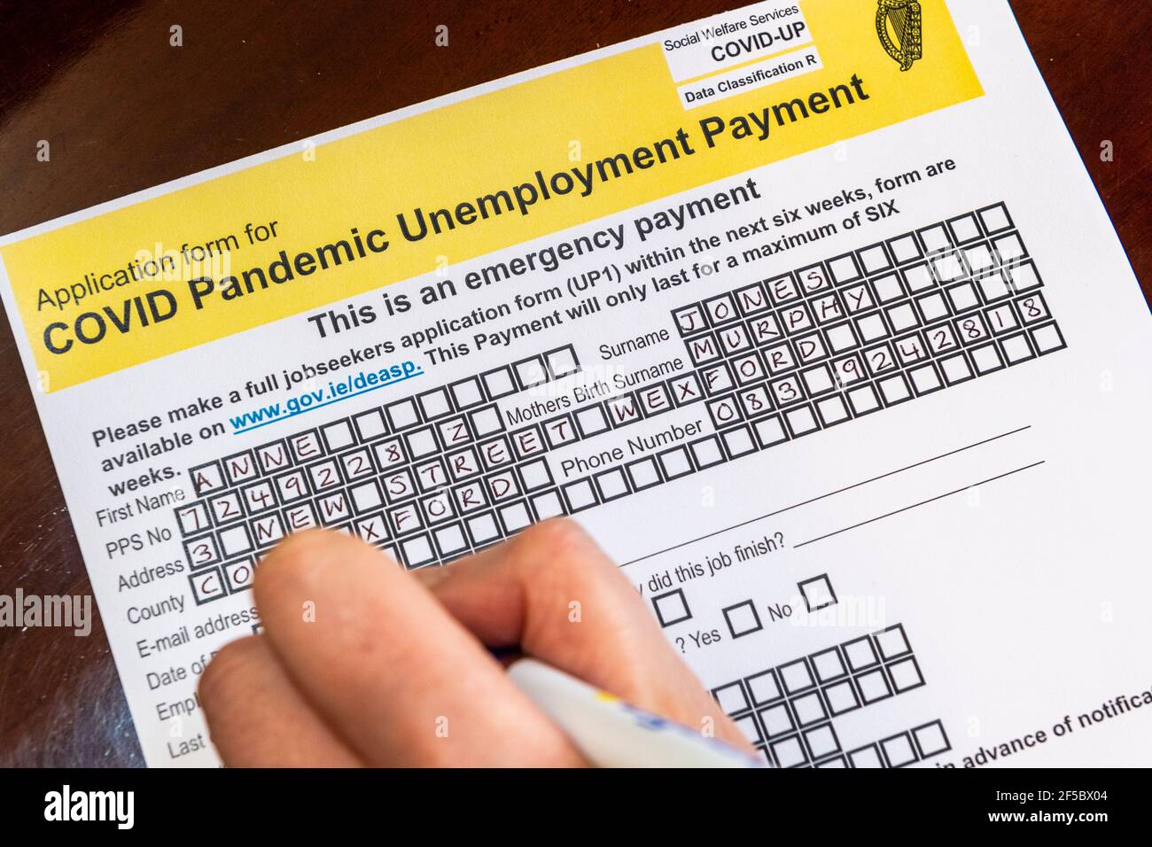 Irish COVID-19 modulo di richiesta di pagamento per la disoccupazione pandemica. Foto Stock
