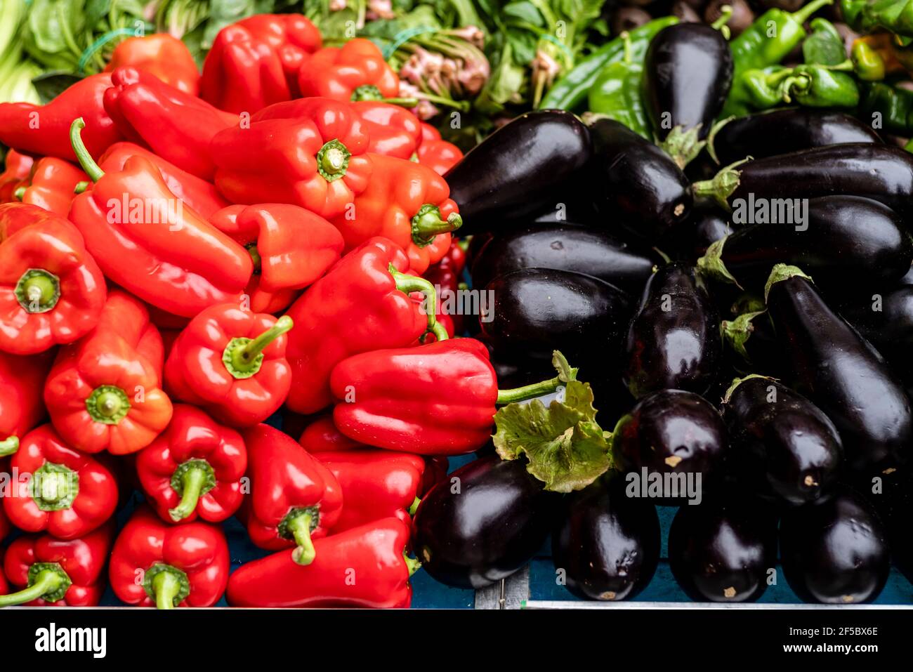 VIC mercato settimanale, prodotti freschi e biologici, ortaggi biologici, Barcellona, Catalogna, Spagna. Foto Stock