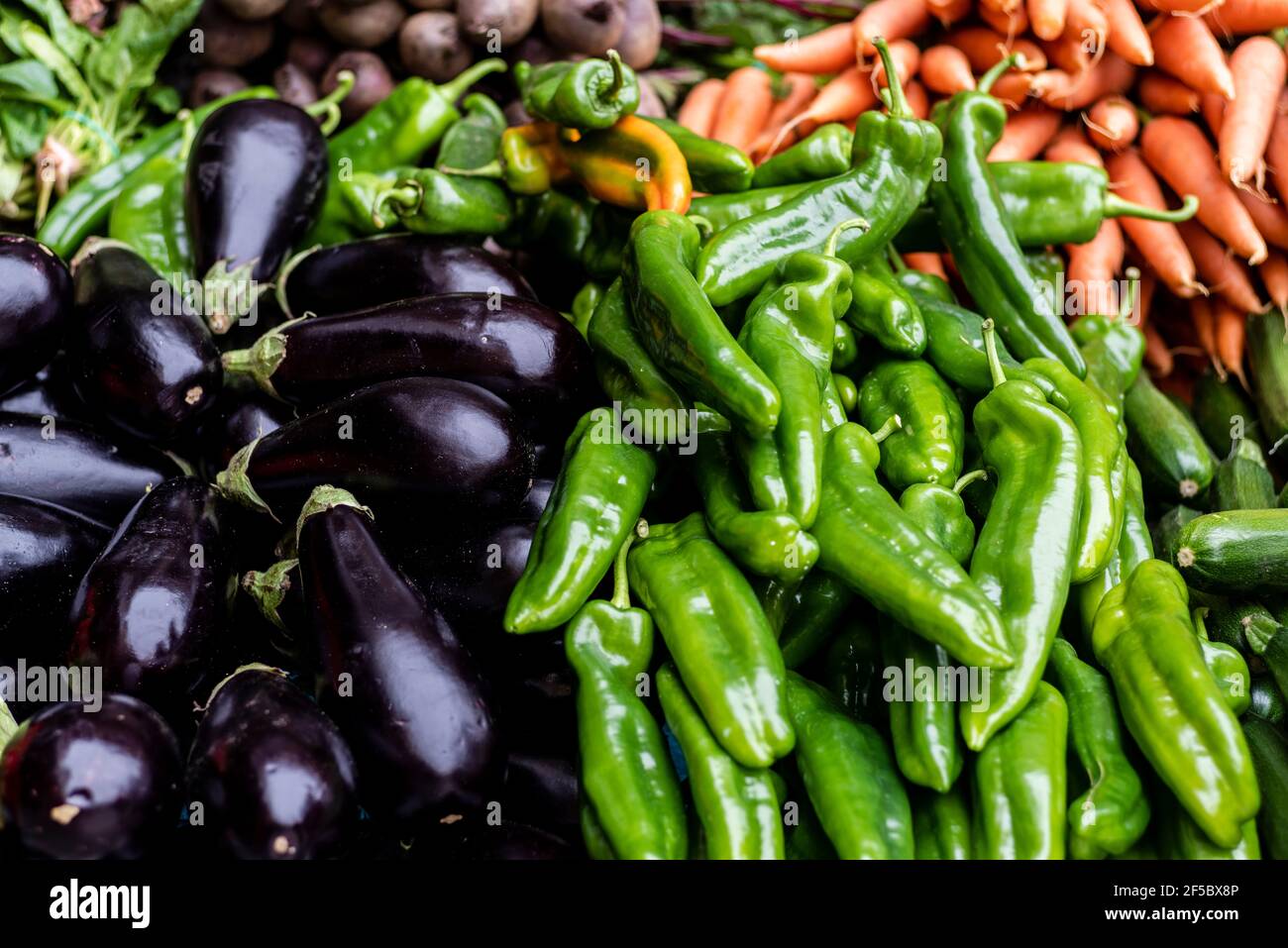 VIC mercato settimanale, prodotti freschi e biologici, ortaggi biologici, Barcellona, Catalogna, Spagna. Foto Stock