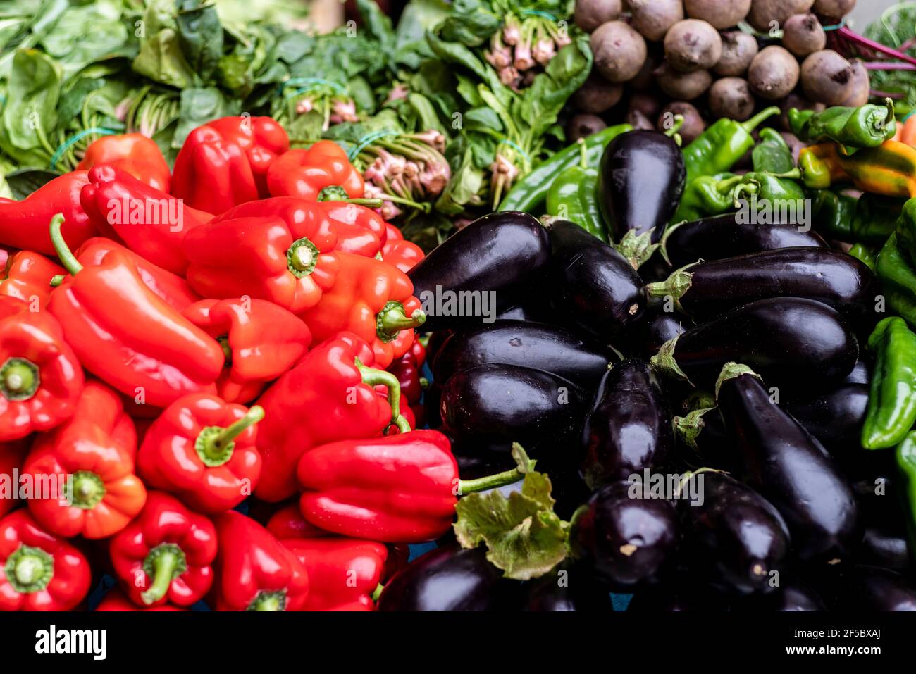 VIC mercato settimanale, prodotti freschi e biologici, ortaggi biologici, Barcellona, Catalogna, Spagna. Foto Stock