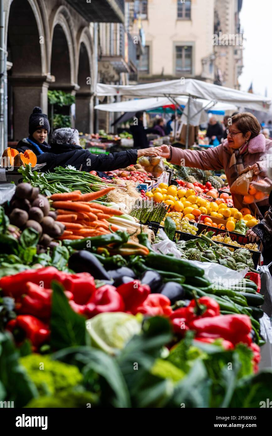 VIC mercato settimanale, prodotti freschi e biologici, Barcellona, Catalogna, Spagna. Foto Stock