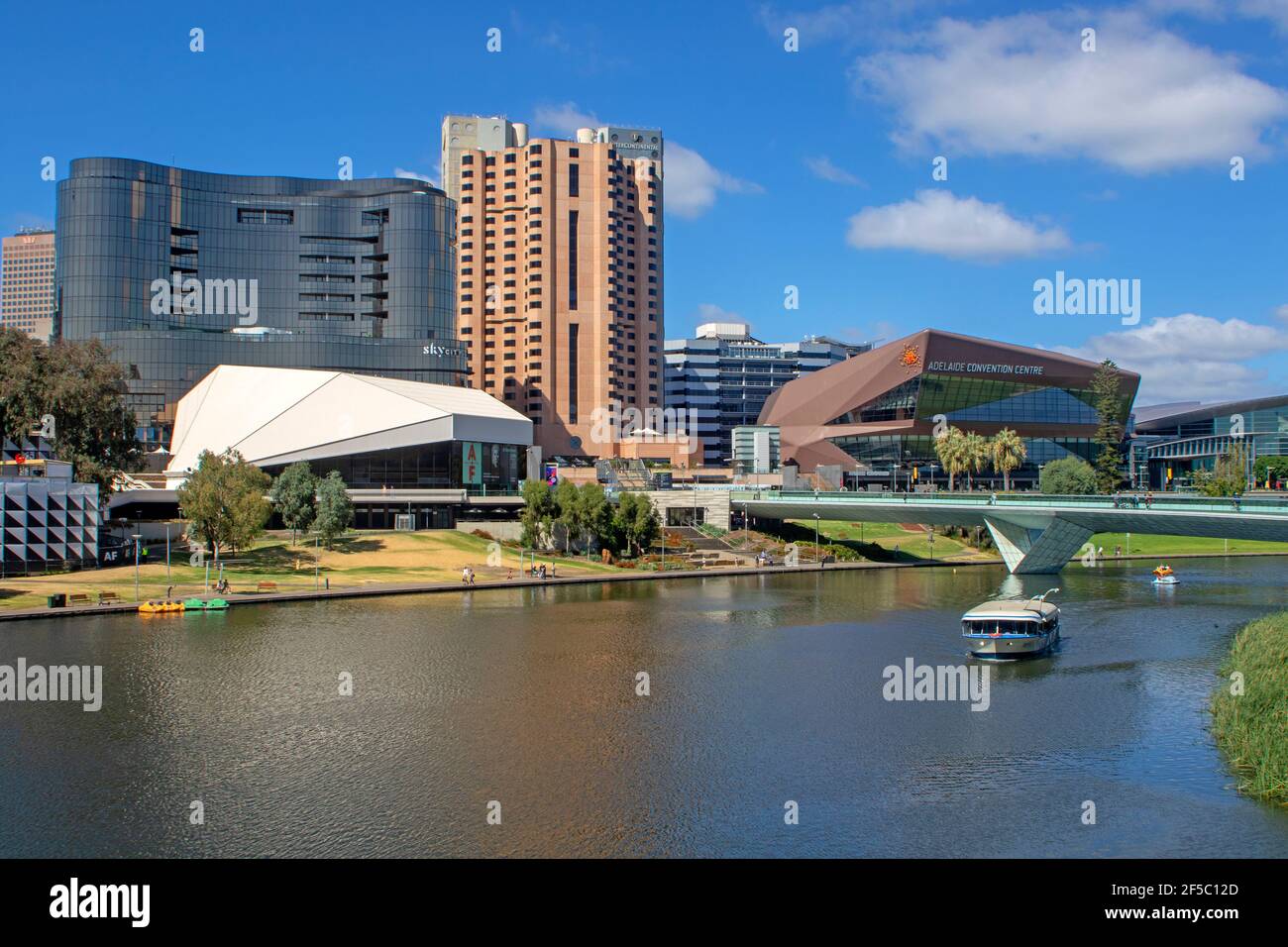 Adelaide e il fiume Torrens Foto Stock