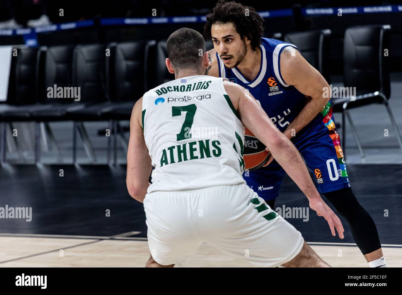 Istanbul, Turchia. 25 Marzo 2021. Shane Larkin of Anadolu Efes Istanbul gioca contro Panathinaikos OPAP di Atene nel round 31 della stagione regolare Eurolega 2020/2021 della Turkish Airlines presso la Sinan Erdem Sports Arena. (Punteggio finale; Anadolu Efes Istanbul 85:65 Panathinaikos OPAP Atene) (Foto di Nicholas Muller/SOPA Images/Sipa USA) Credit: Sipa USA/Alamy Live News Foto Stock