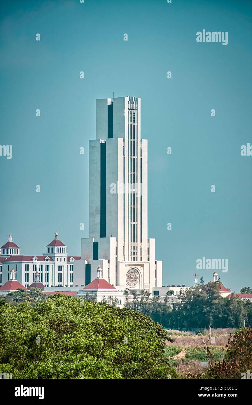 Bangkok, Thailandia 03.26.2021 Vista del paesaggio con l'area di Suvarnabhumi del campus della provincia di Samut Prakan della famosa università privata dell'Assunzione Cattolica Foto Stock