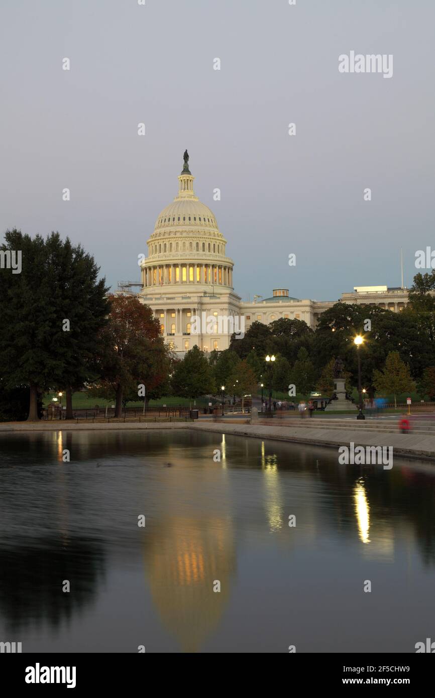 Geografia / viaggio, USA, Washington D.C., Washington, state Capitol in the eving, Washington D.C., Additional-Rights-Clearance-Info-Not-Available Foto Stock