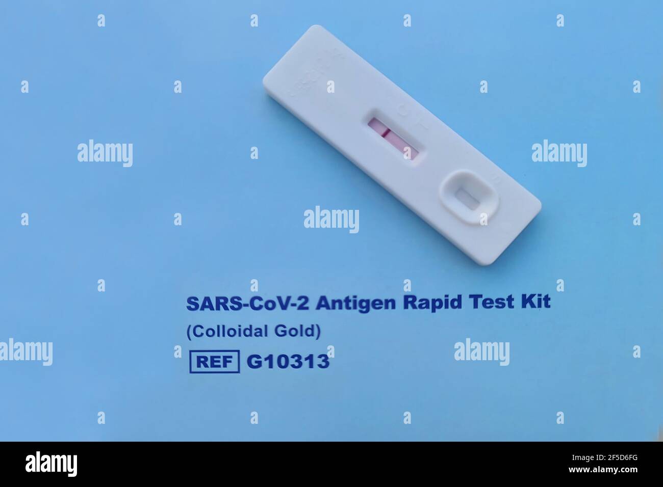 Test rapido antigene SARS-COV-2 negativo Foto Stock