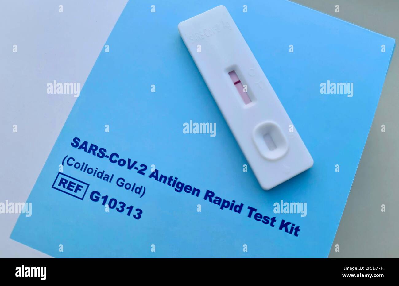 Test rapido antigene SARS-COV-2 negativo Foto Stock
