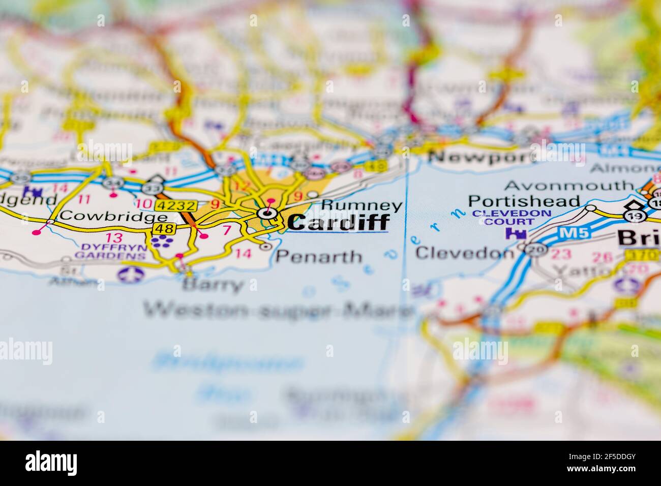 Cardiff e le aree circostanti mostrate su una mappa geografica o. mappa stradale Foto Stock