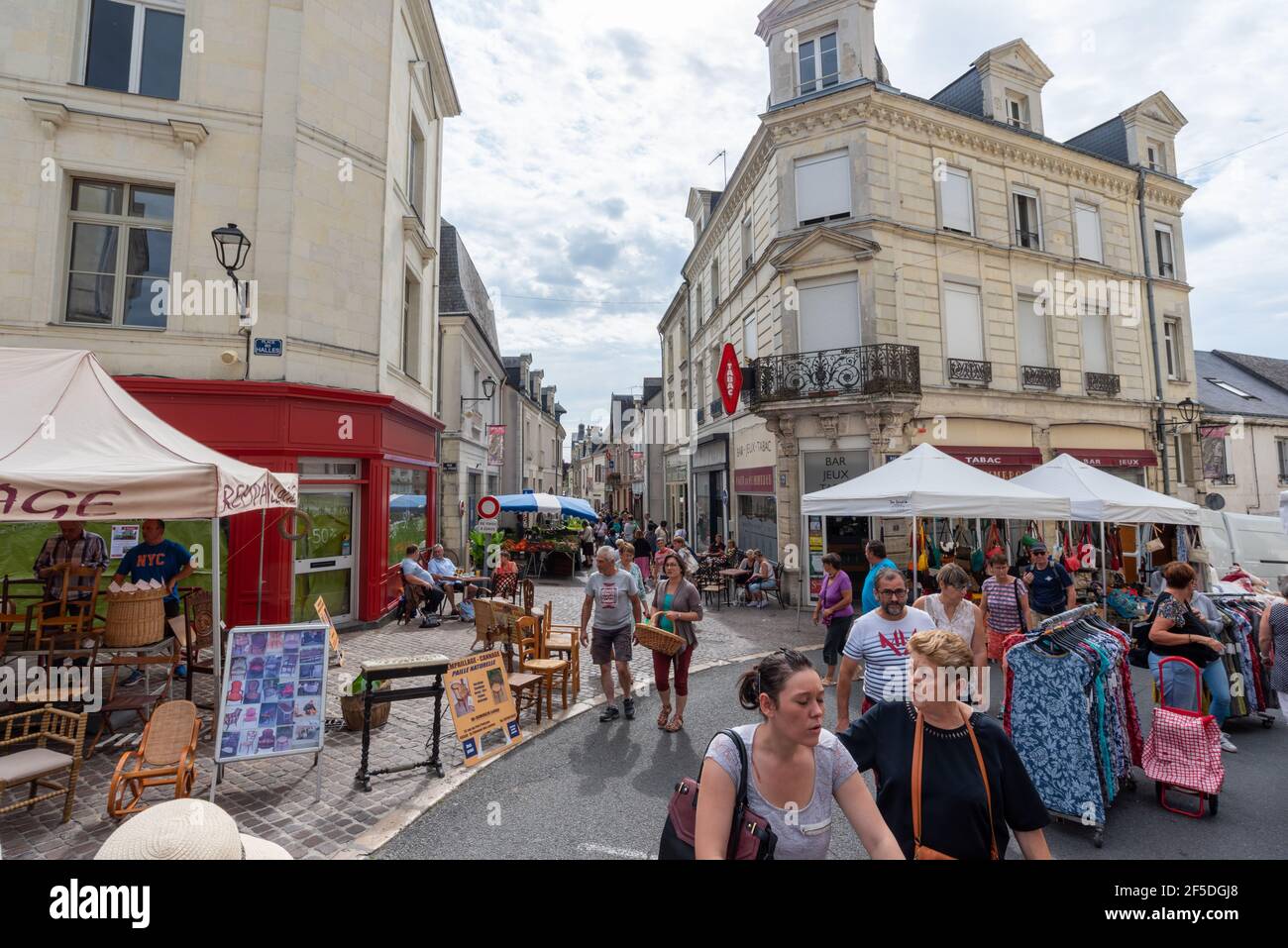 Giornata di mercato a Bourgueil, Indre et Loire, Francia Foto Stock
