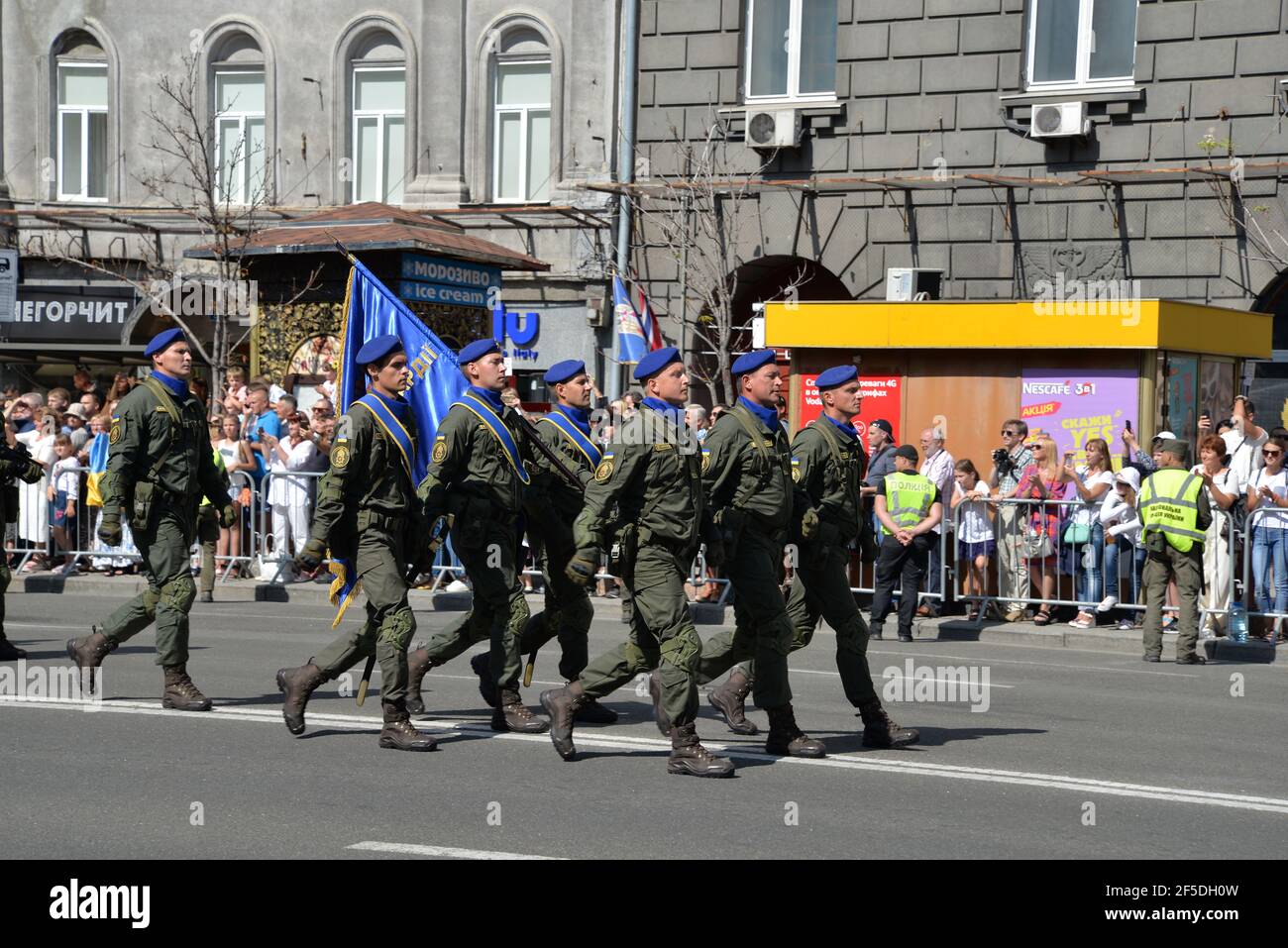 Kiev, Ucraina - 24 2018 agosto: Sfilata del giorno dell'indipendenza sulla via Khreshchatyk Foto Stock