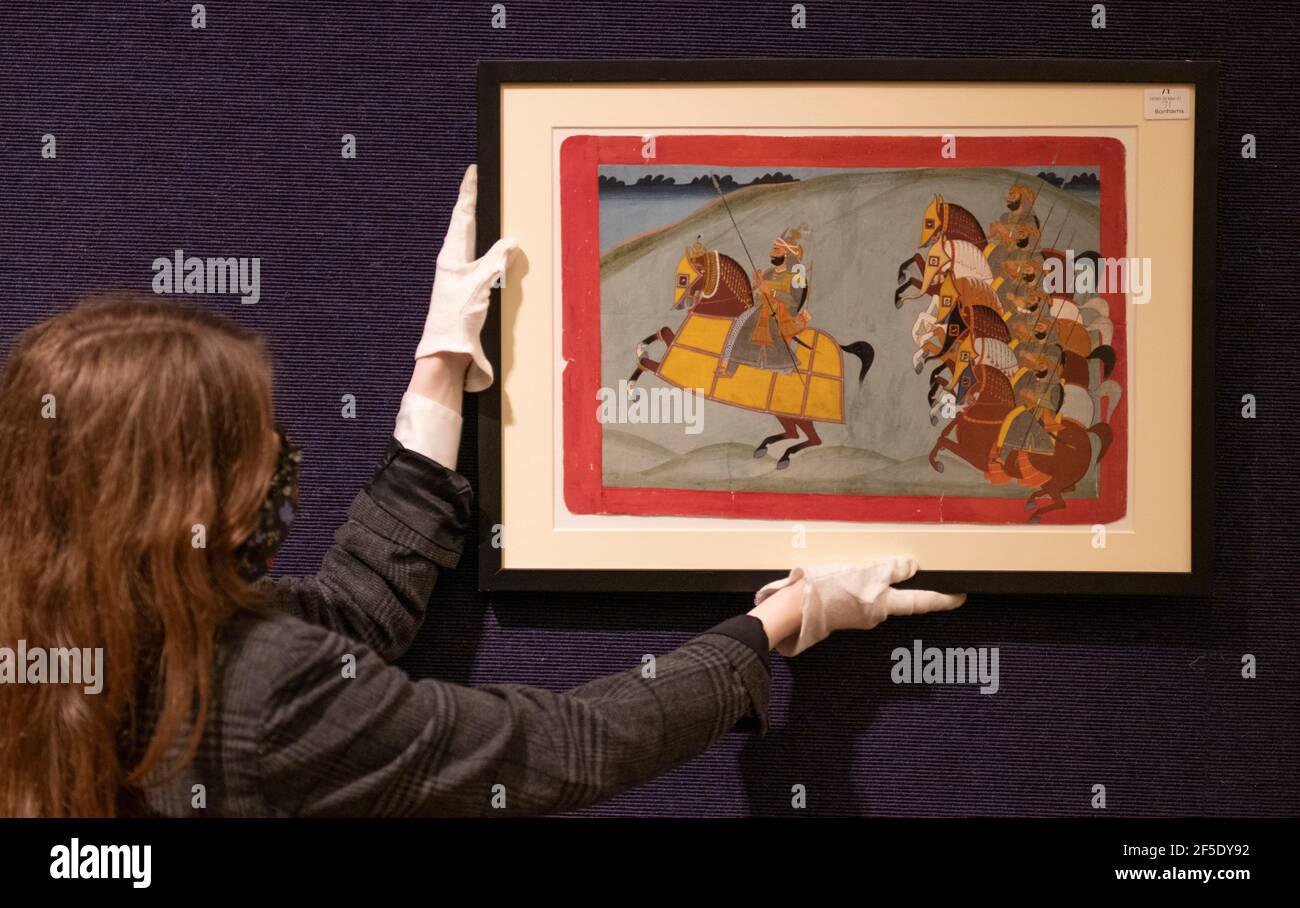 Bonhams, Londra, Regno Unito. 26 marzo 2021. I preparativi per la vendita primaverile di Bonhams di arte islamica e indiana il 30 marzo include UN nobile Jodhpur a Horseback con un gruppo di Lancers, circa 1810-20, stima: £3,000-5,000. Credit: Malcolm Park/Alamy Live News Foto Stock