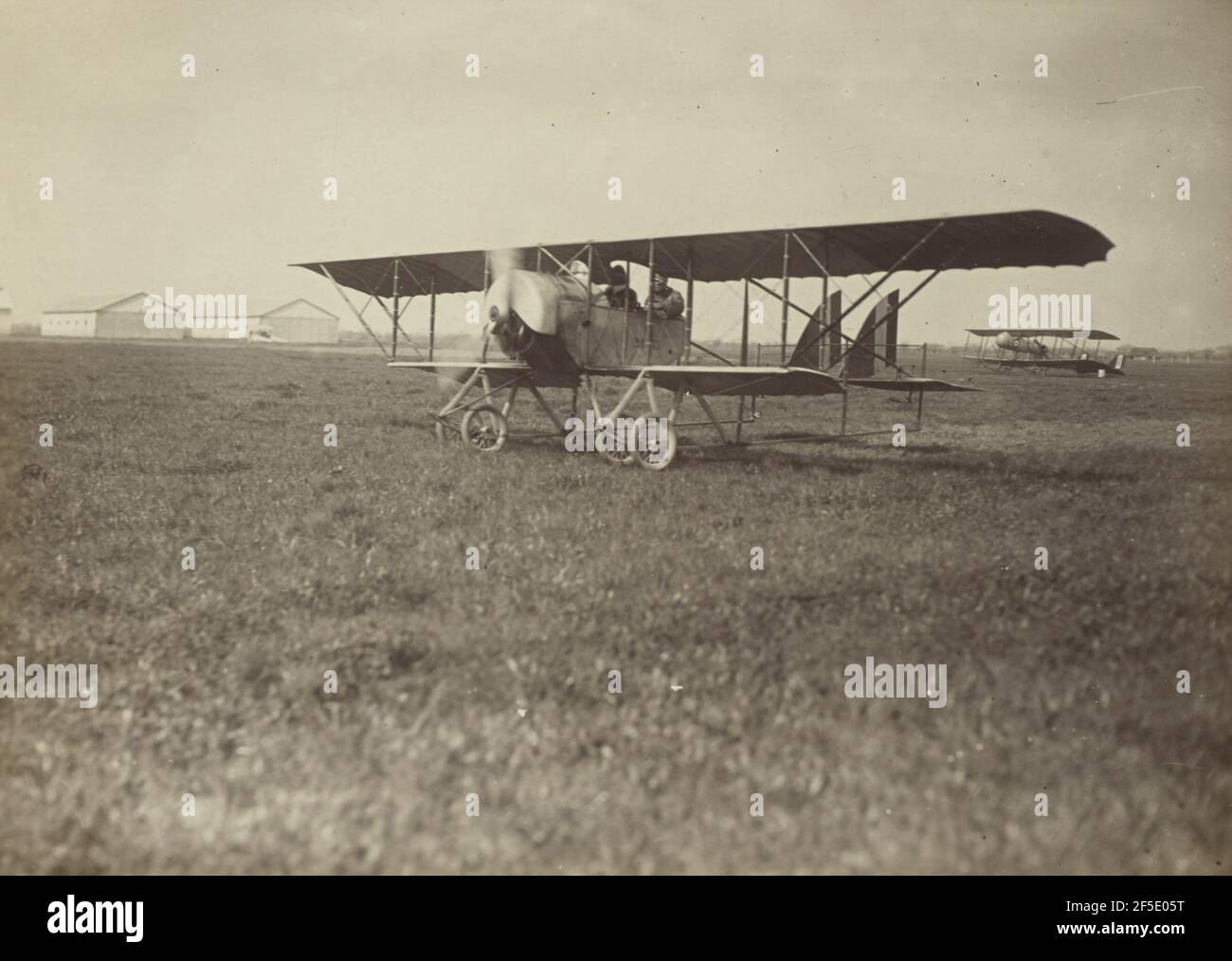 Aereo in un campo. Fédèle Azari (italiano, 1895 - 1930) Foto Stock