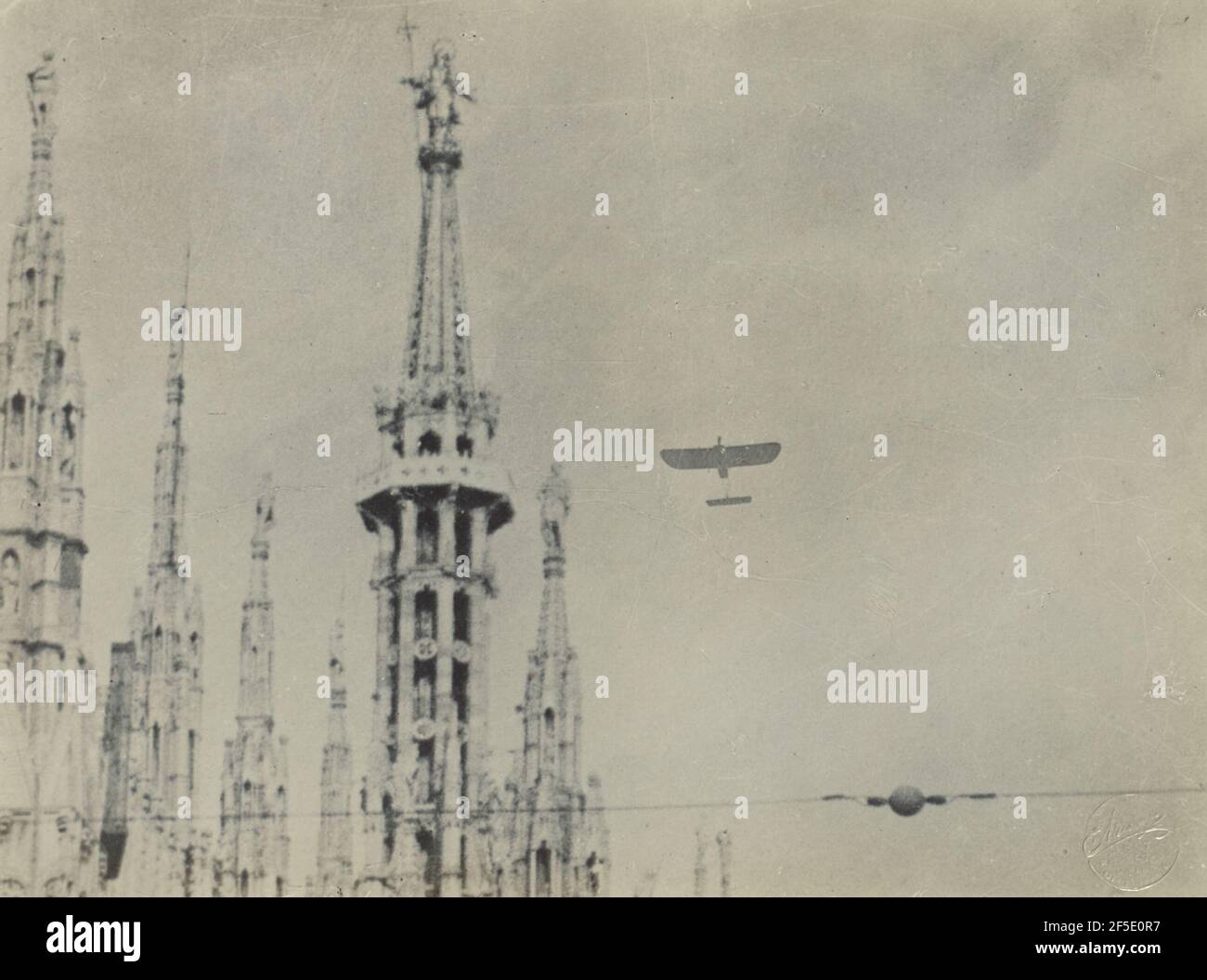 Aereo e Duomo di Milano. Fédèle Azari (italiano, 1895 - 1930) Foto Stock