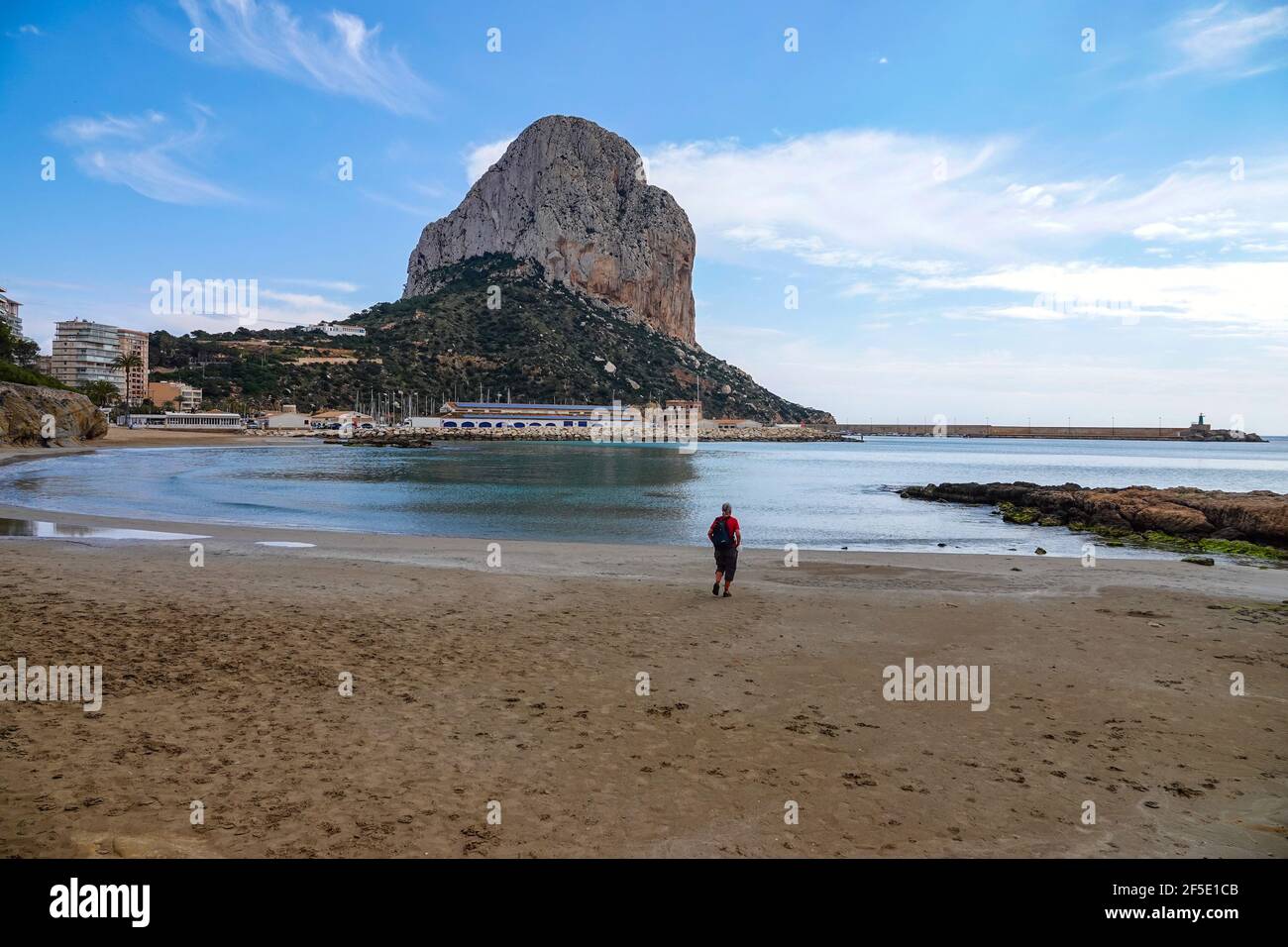 Il Peñon de'Ifach sopra il Mar Mediterraneo a Calpe, Costa Blanca, Spagna Foto Stock