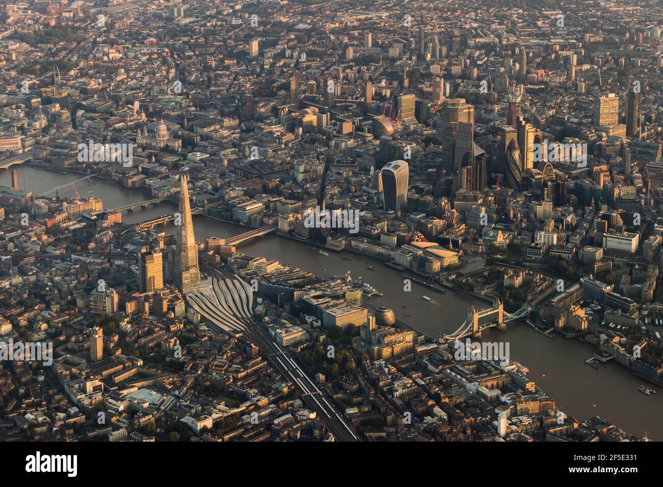 Vista aerea di prima mattina del centro di Londra Foto Stock