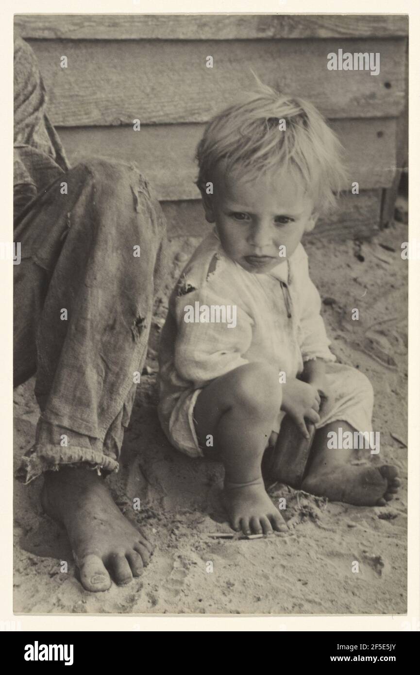 Farmer's Child, Alabama / Otel Lee (Squeakie) Burroughs, Hale County, Alabama. Walker Evans (cucina americana, 1903 - 1975) Foto Stock
