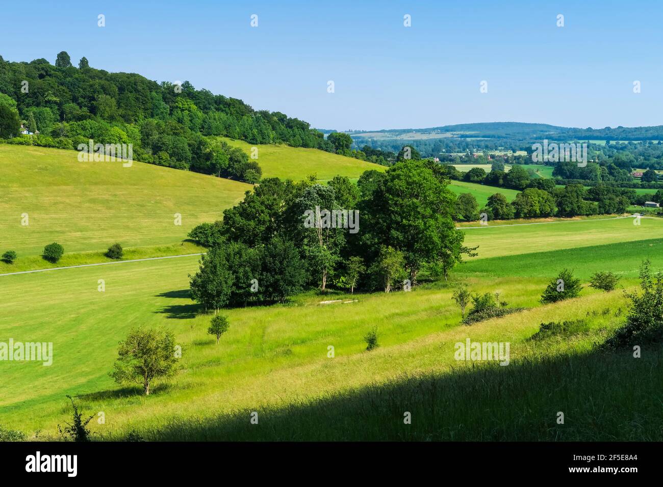 Chiltern Hills vista da Resevoir Hill a Greenlands e il Tamigi vicino a Henley-on-Thames; Greenlands, Hambleden, Buckinghamshire, Regno Unito Foto Stock