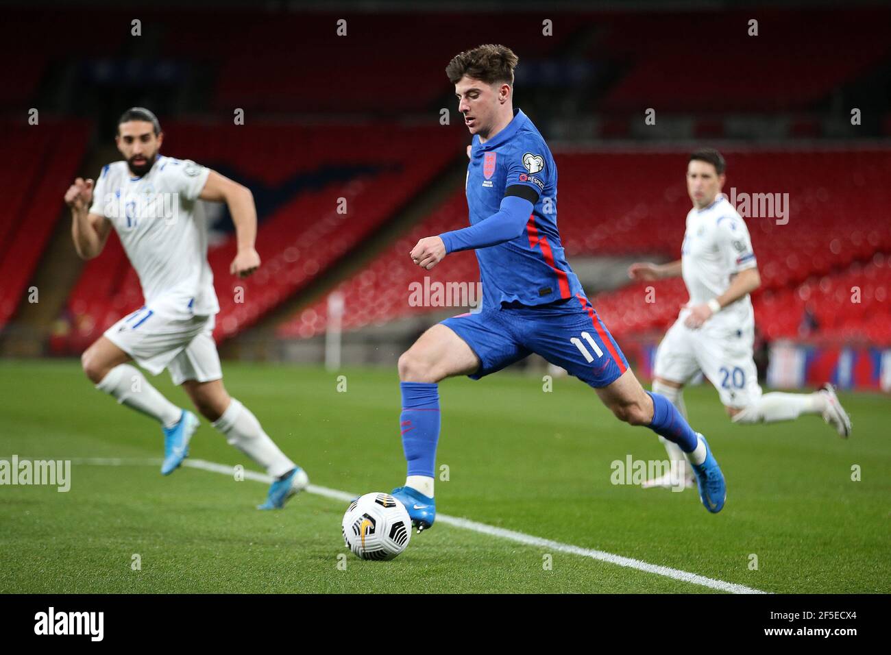 Londra, Regno Unito. 25 Marzo 2021. Mason Mount of England in azione. Qualificatore della Coppa del mondo FIFA, gruppo i match, Inghilterra contro San Marino al Wembley Stadium di Londra giovedì 25 marzo 2021. Questa immagine può essere utilizzata solo per scopi editoriali. Solo per uso editoriale, è richiesta una licenza per uso commerciale. Nessun utilizzo nelle scommesse, nei giochi o nelle pubblicazioni di un singolo club/campionato/giocatore. pic di Andrew Orchard/Andrew Orchard sports photography/Alamy Live news Credit: Andrew Orchard sports photography/Alamy Live News Foto Stock