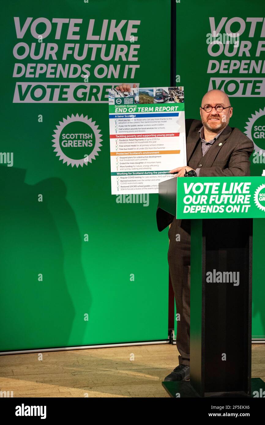 North Queensferry, Scozia, Regno Unito. 26 marzo 2021. NELLA FOTO: Patrick Harvie MSP - Co leader del Partito Verde Scozzese. I Verdi scozzesi segneranno oggi ‘reinizio della conferenza di partito, annunciando la fine del mandato di "carta portuale", che mette in evidenza i risultati del partito durante l'ultima legislatura. Credit: Colin Fisher/Alamy Live News Foto Stock