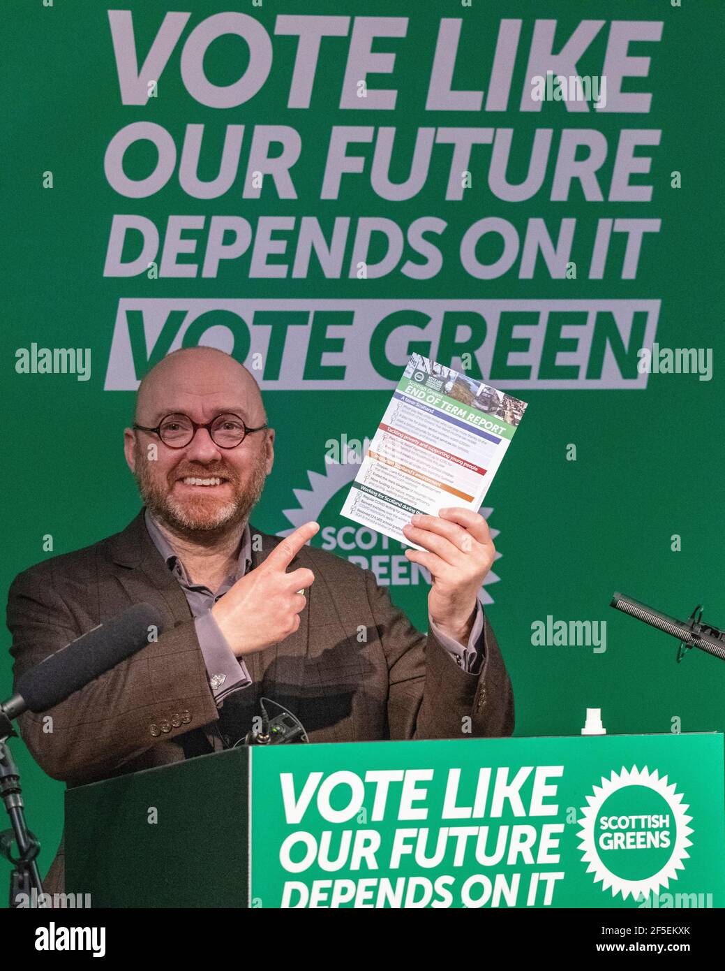 North Queensferry, Scozia, Regno Unito. 26 marzo 2021. NELLA FOTO: Patrick Harvie MSP - Co leader del Partito Verde Scozzese. I Verdi scozzesi segneranno oggi ‘reinizio della conferenza di partito, annunciando la fine del mandato di "carta portuale", che mette in evidenza i risultati del partito durante l'ultima legislatura. Credit: Colin Fisher/Alamy Live News Foto Stock