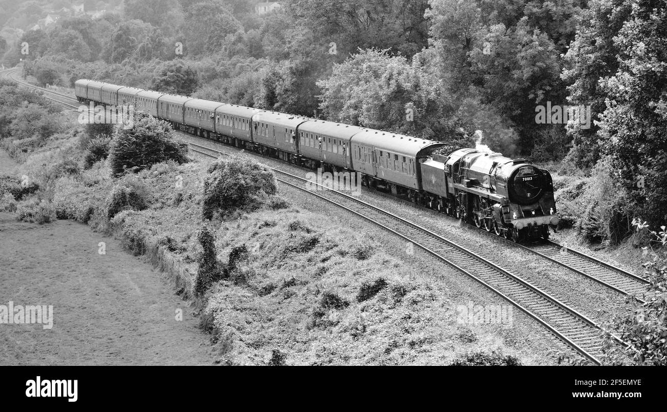 BR Classe standard pacifico No 70013 Oliver Cromwell avvicinarsi all'acquedotto di Dundas vicino a Monkton Combe con le Cathedrals Express a Bristol. 11.09.2008. Foto Stock