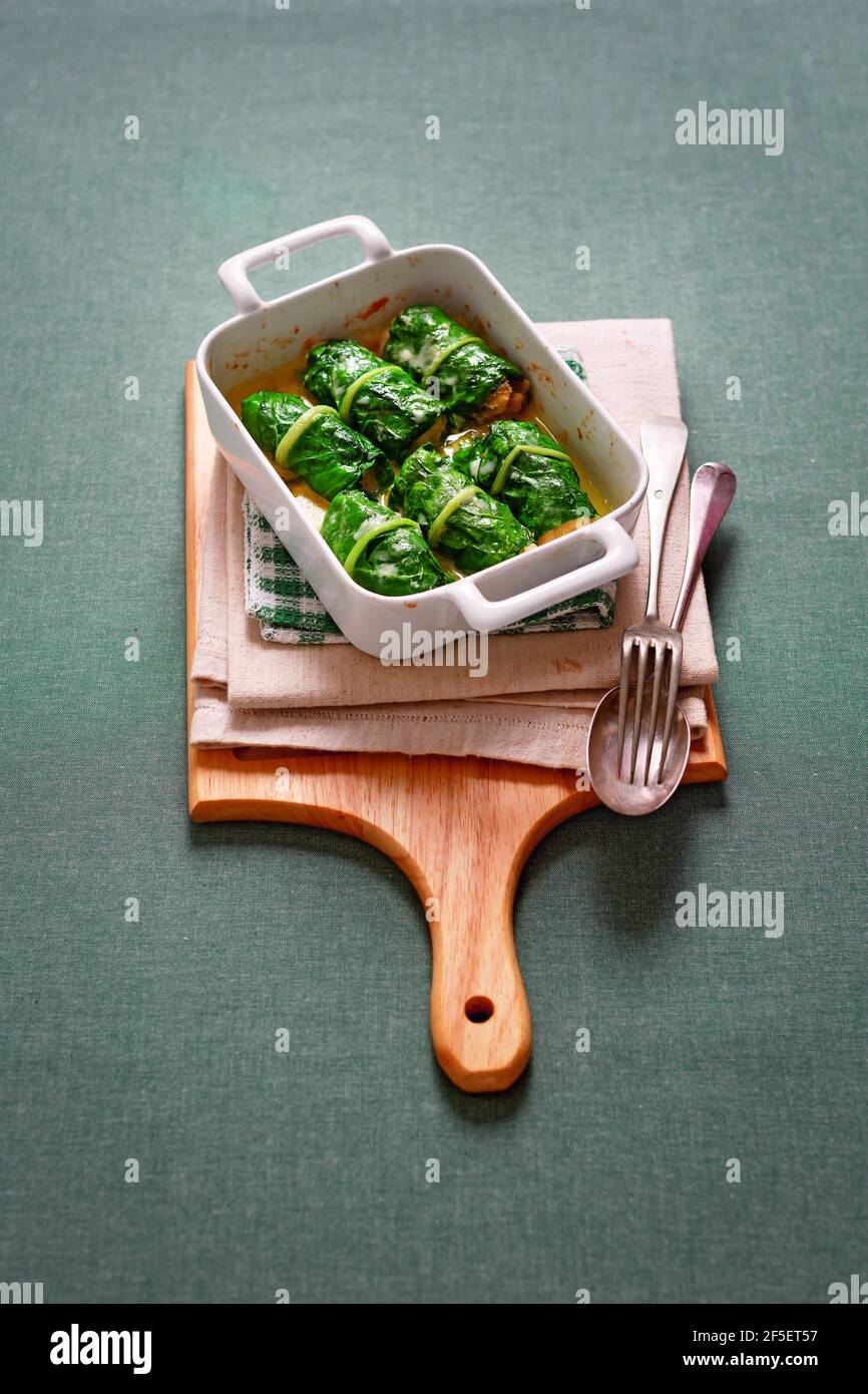 Involtini di barbabietola al gratin con verdure Foto Stock