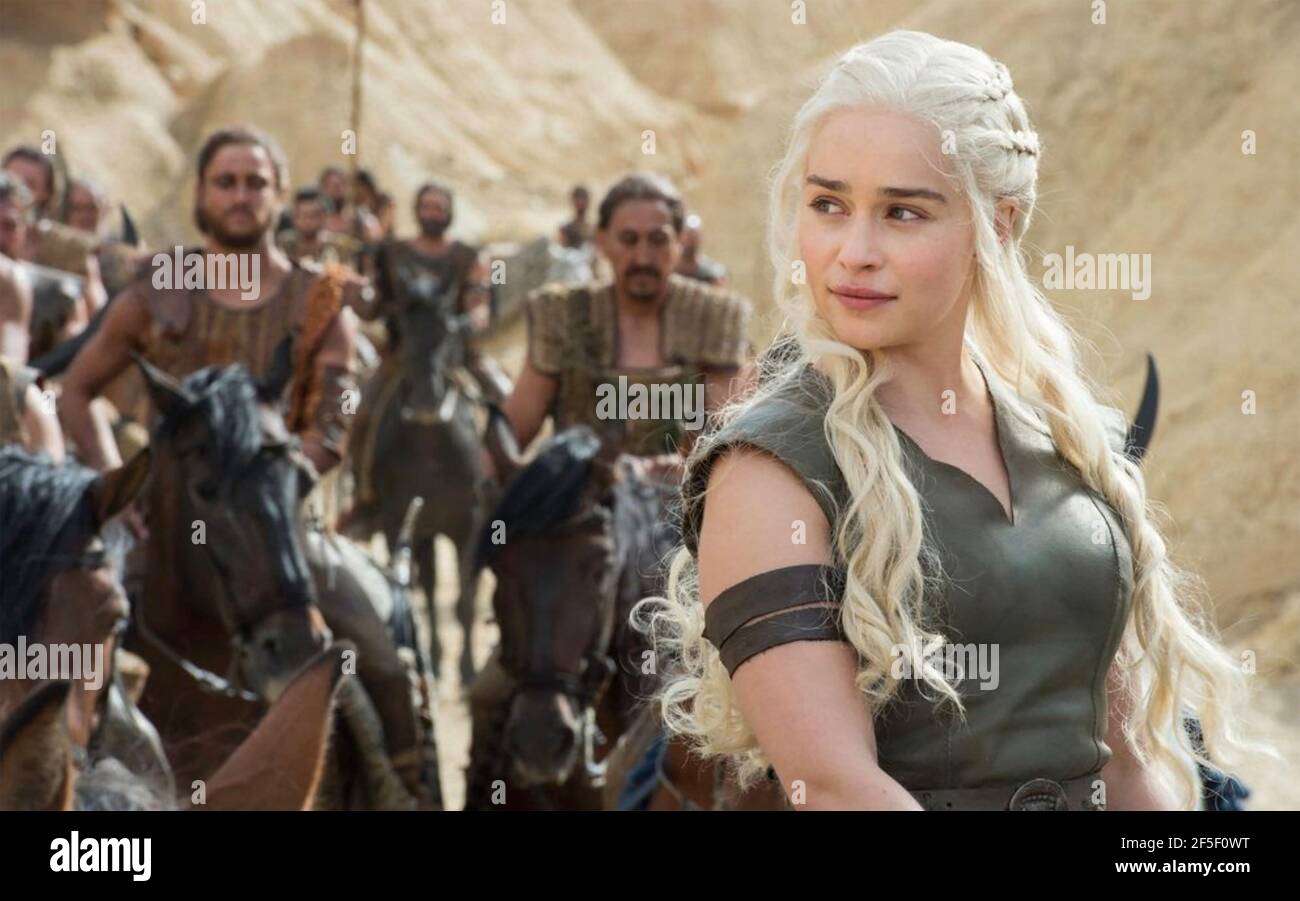 GAME OF THRONES serie HBO TV 2011> con Emilia Clarke Come Daenerys alla guida del Dotraki Foto Stock