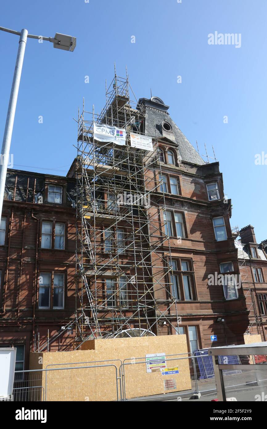 ,Ayr, Ayrshire, Scozia, Ayr stazione ferroviaria è completamente chiuso per la prima volta in history.Barriers saranno abbassati a mezzanotte di domenica come ScotRail sensazionalmente tirare fuori del hub.A paralizzato piano di backup per fermare treni ad altre stazioni è in corso di esame. Viene fra i timori sopra il rischio spiraloso alla sicurezza pubblica posto dall'hotel sbriciolato della stazione di Ayr. Scotrail è stato costretto a tirare la spina su due delle quattro piattaforme di Ayr il martedì dopo che più danni è stato scoperto overhead. Foto Stock