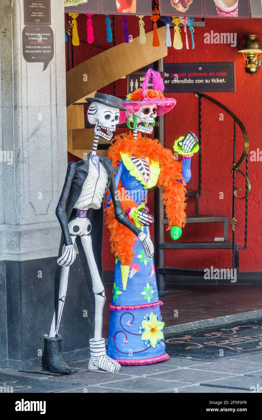 Messico Città del Messico Ciudad de Distretto Federale Distretto D.F. CDMX Coyoacan del Carmen Jardin Centenario Park la Catrina gelato e caffè all'aperto Foto Stock