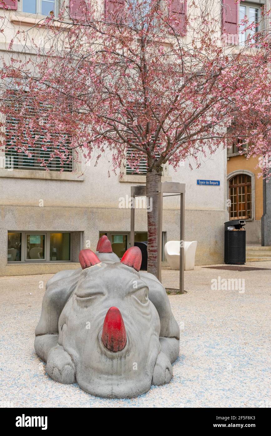 Sion, Svizzera - 13 marzo 2021: La vegetazione nella città. Place de Rempart. Foto Stock