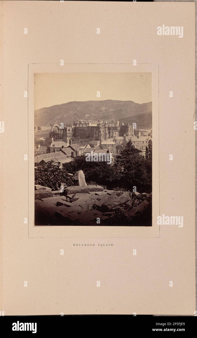 Palazzo Holyrood. George Washington Wilson (Scottish, 1823 - 1893) Foto Stock