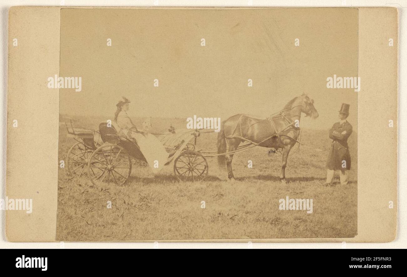 Donna non identificata seduta in carrozza trainata da cavalli, uomo non identificato in cappello, in piedi. George P. Critcherson (americano, 1823 - 1892) Foto Stock