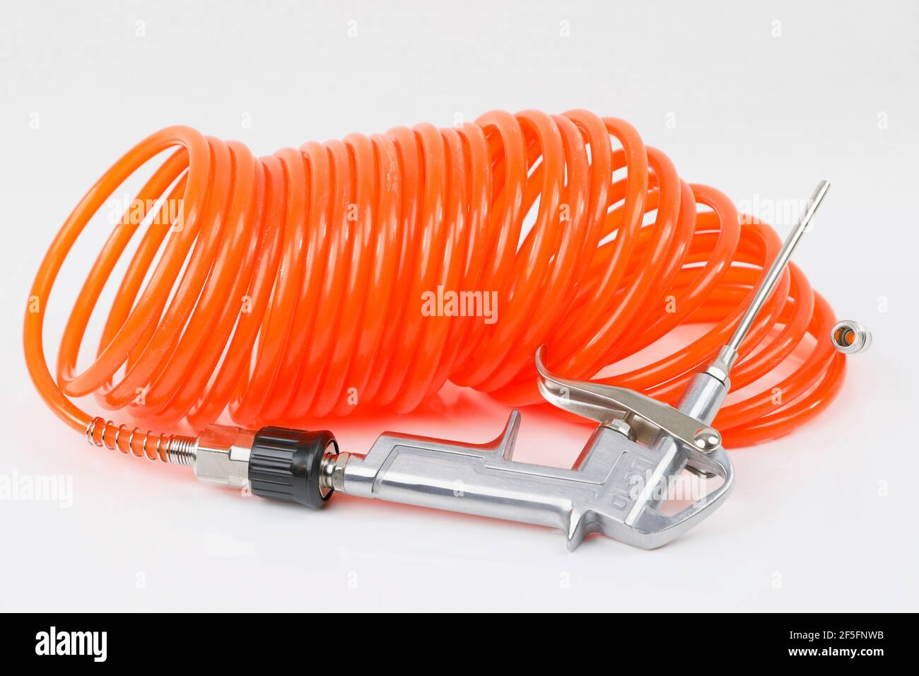Un soffiatore di aria compressa e un tubo flessibile dell'aria a spirale  Foto stock - Alamy