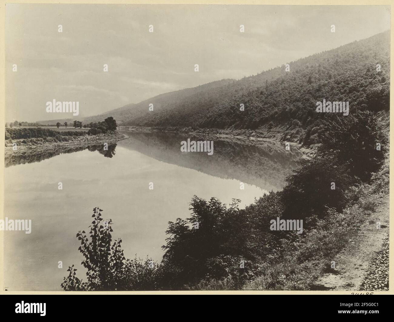 Curva ombreggiata, Peace Mountain. William H. Rau (americano, 1855 - 1920) Foto Stock