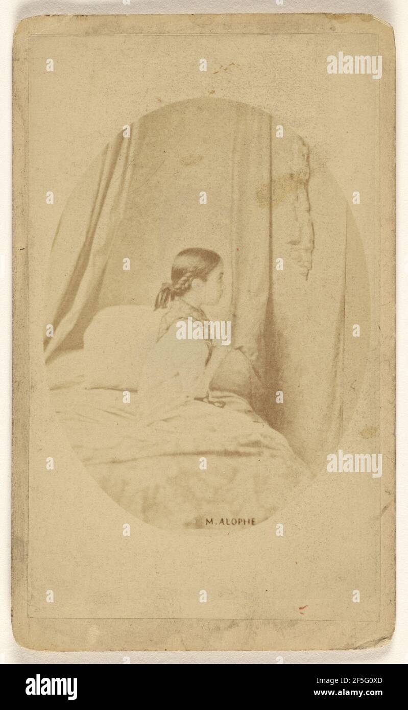 Bambina non identificata in profilo seduta su un letto. Alophe Marie Alexander Menut (francese, 1812 - 1883) Foto Stock