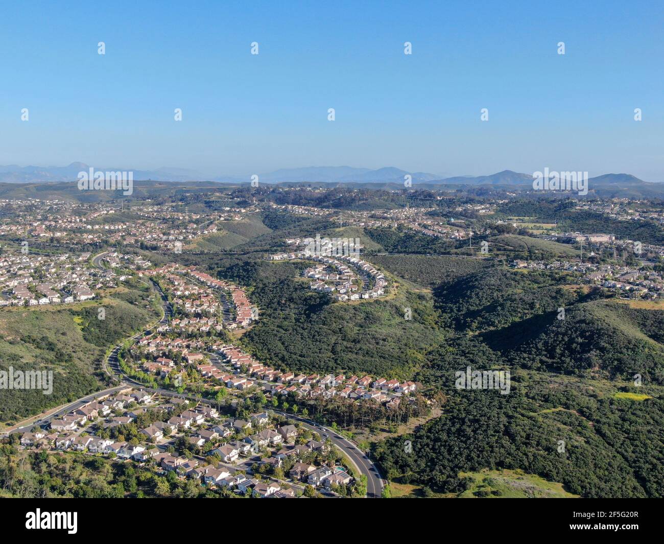 Vista aerea del quartiere di classe media superiore con grandi ville intorno a San Diego, California, Stati Uniti. Foto Stock