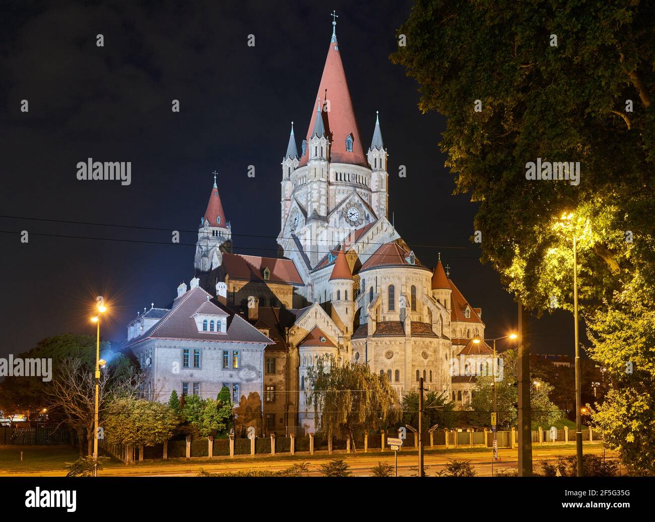 Chiesa di San Francesco d'Assisi di notte Foto Stock