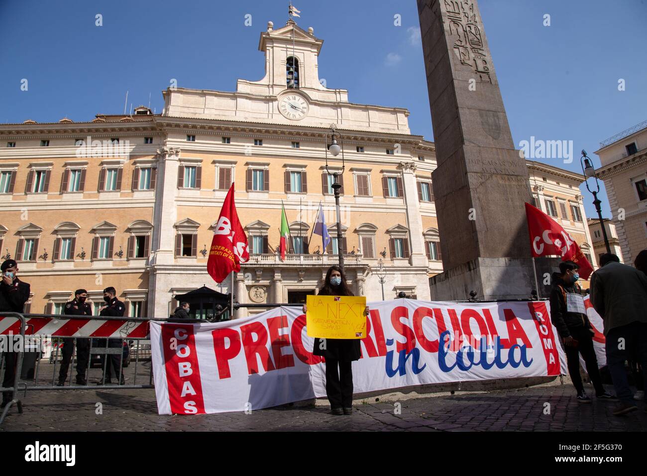 Roma, Italia. 26 Marzo 2021. (3/26/2021) dimostrazione di fronte al Palazzo Montecitorio di Roma organizzata da studenti e insegnanti italiani in occasione dello sciopero scolastico nazionale, in astensione dal DAD (Distance Learning), un anno dopo l'inizio della pandemia. (Foto di Matteo Nardone/Pacific Press/Sipa USA) Credit: Sipa USA/Alamy Live News Foto Stock