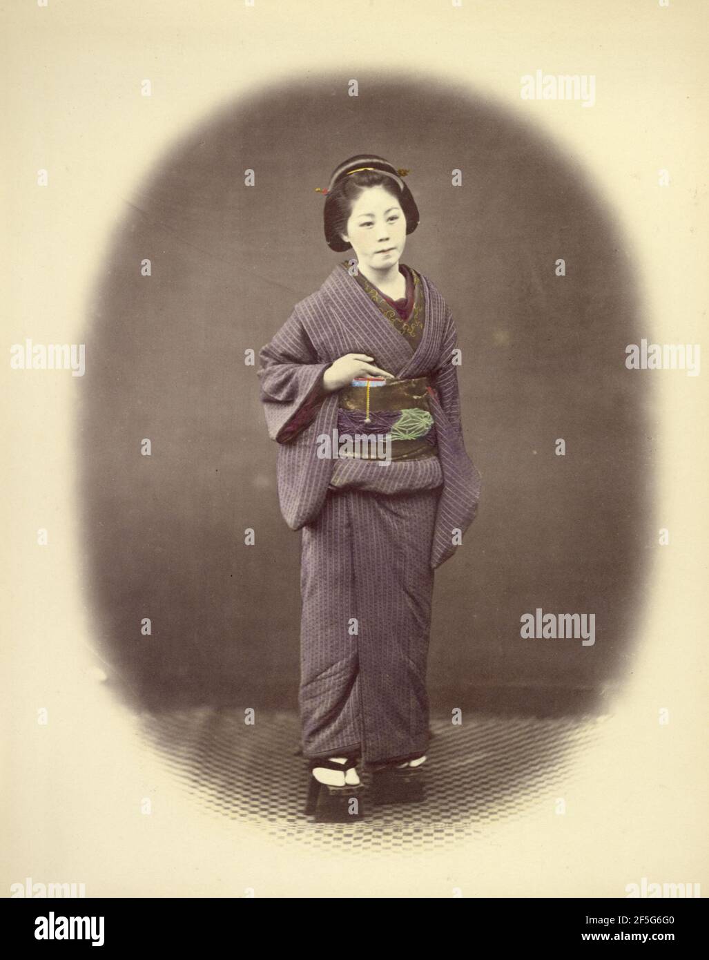 Moglie dell'ufficiale giapponese. Felice Beato (italiano, nato Italia, 1832 - 1909) Foto Stock