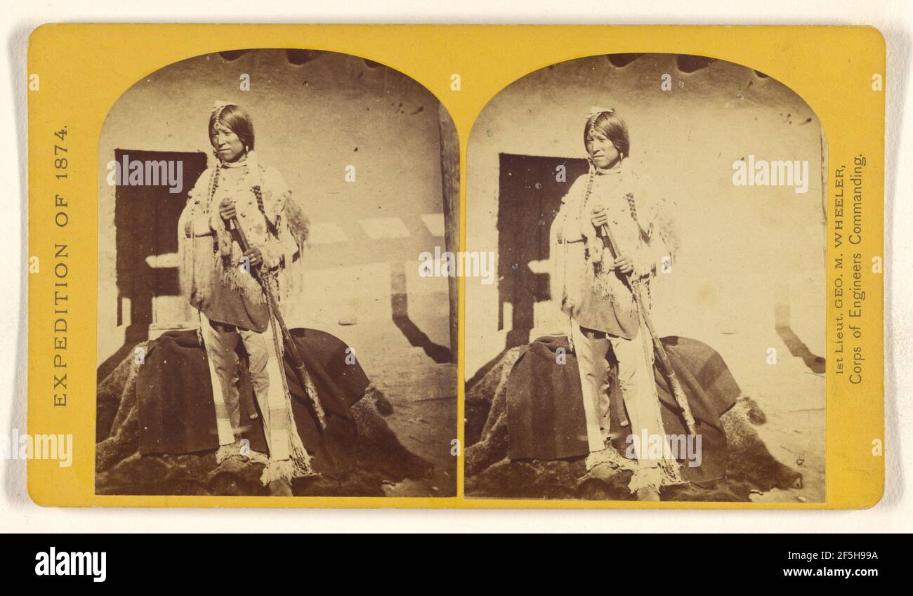 Shee-zah-nan-tan, Jicarilla Apache Brave in costume caratteristico, New Mexico del Nord.. Timothy H. o'Sullivan (americano, circa 1840 - 1882) Foto Stock